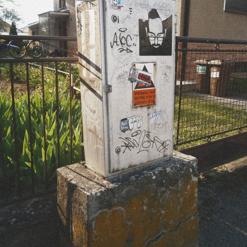 Pekná zbierka - okolo tohto stĺpu som chodieval do mesta a z mesta, kým som bývyal na ľadovni. Dežo sa stále drži asi od roku 2013 :)